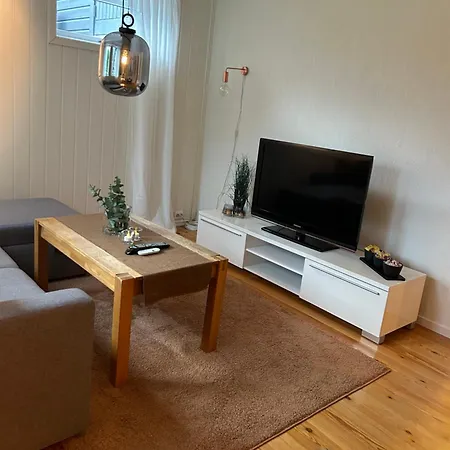 Koselig Sokkelleilighet Med Bra Bussforbindelser Kvaloysletta Exterior photo